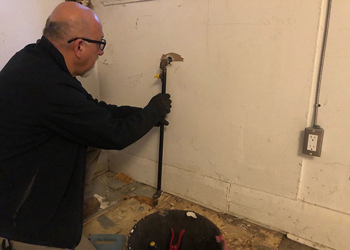 Residential gas piping connections for HVAC equipment